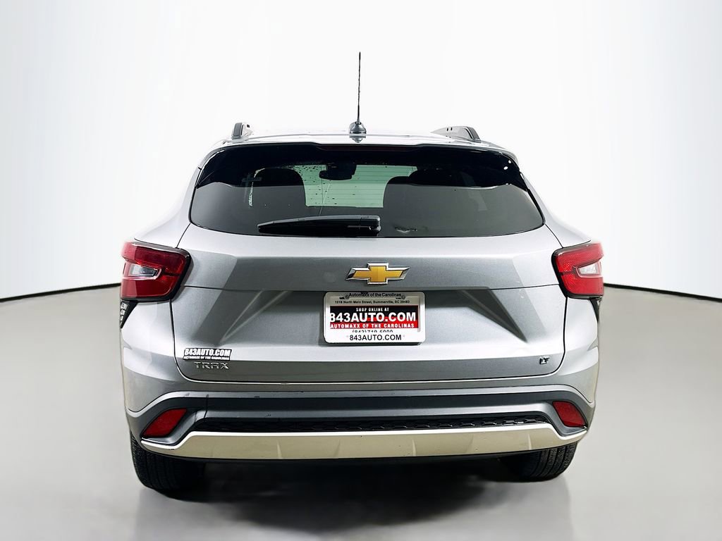Used 2025 Chevrolet Trax LT w/ LT Convenience Package FWD image 6