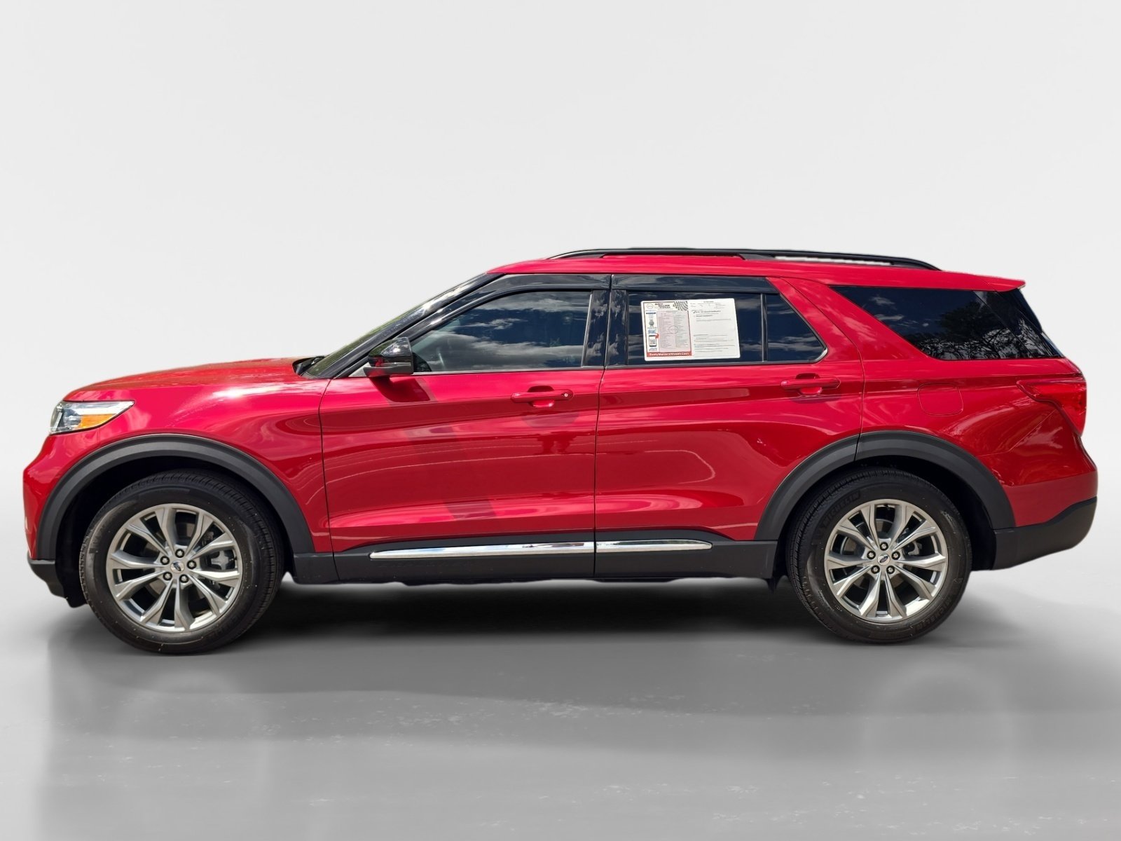 Used 2024 Ford Explorer XLT w/ Equipment Group 202A RWD image 2