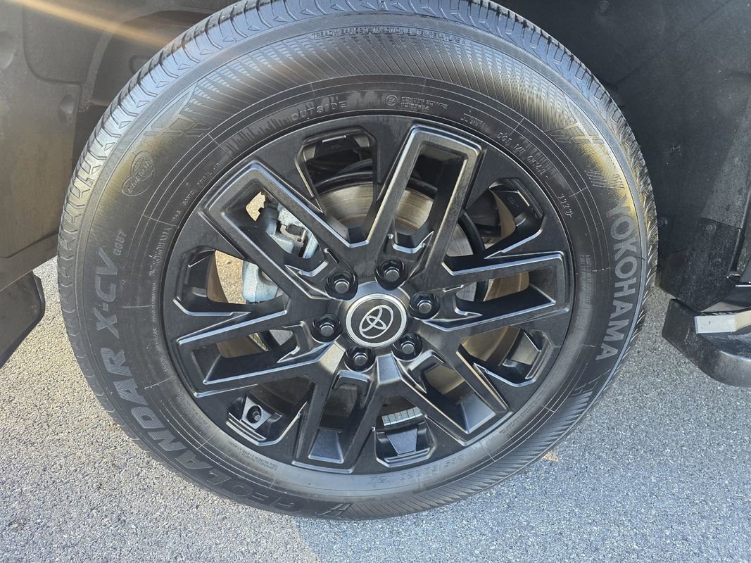 Used 2024 Toyota Sequoia Limited image 40