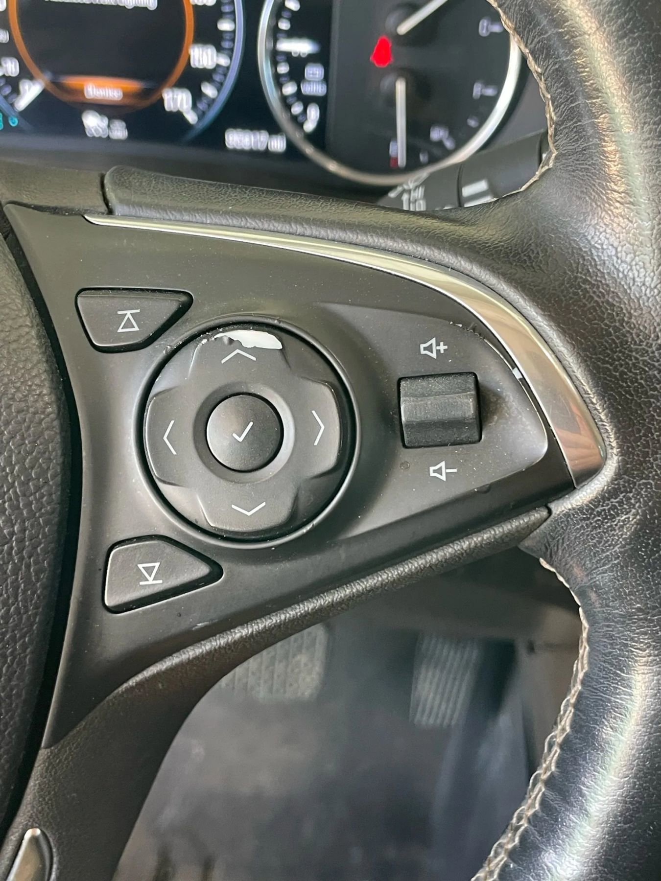 Used 2017 Buick Envision Premium w/ Driver Confidence Package image 17