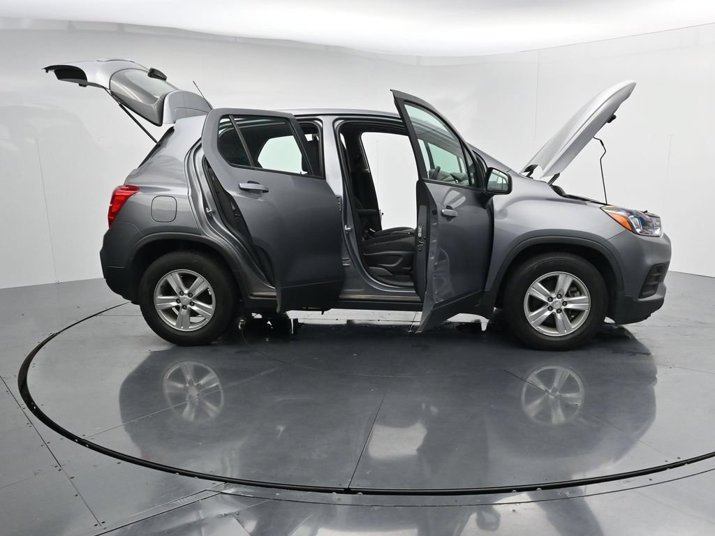 Used 2020 Chevrolet Trax LS FWD image 27
