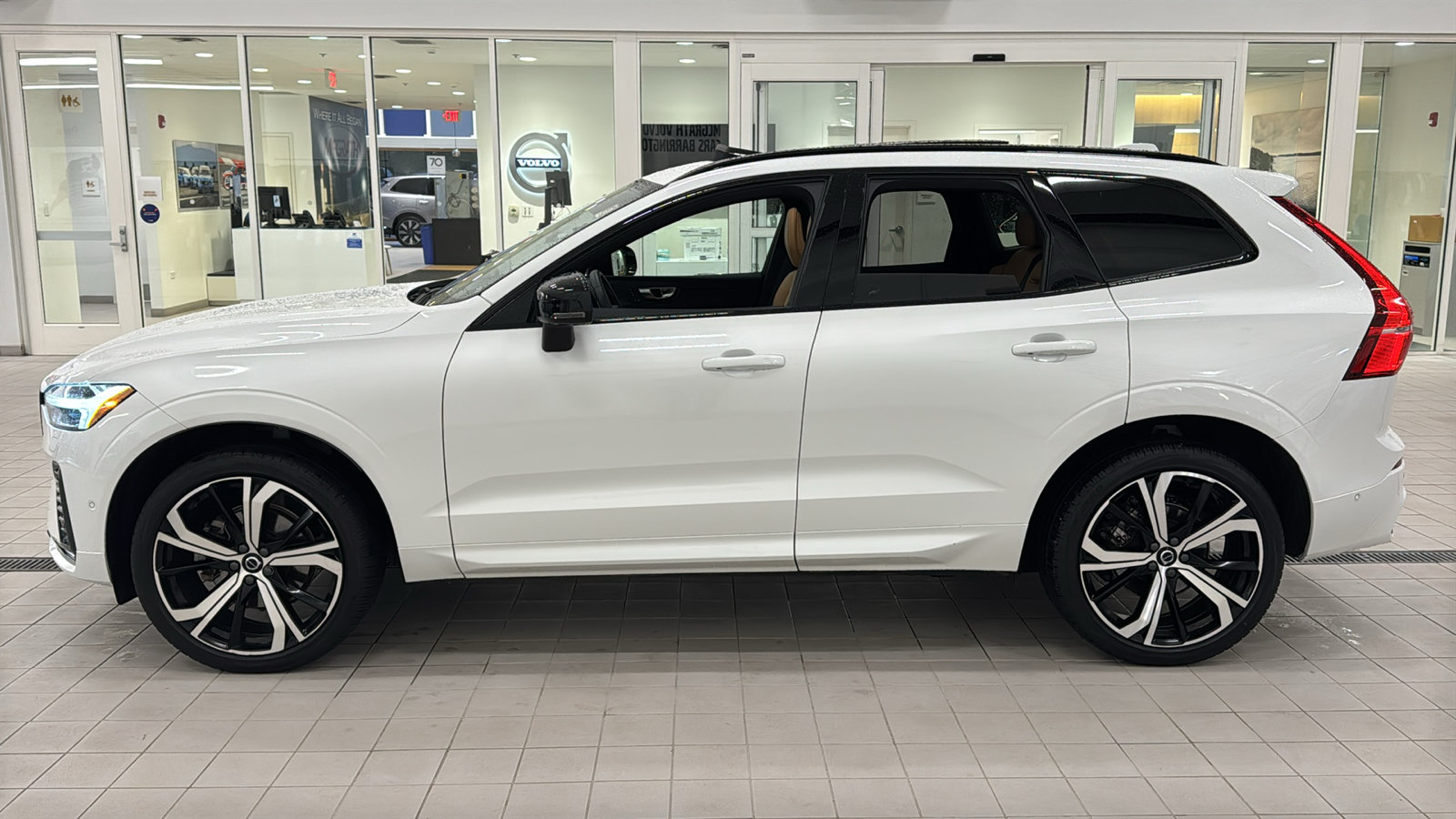 Used 2024 Volvo XC60 B5 Ultimate w/ Protection Package Premier AWD/4WD image 8