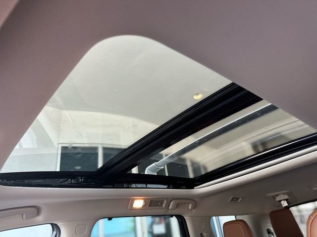 Used 2025 Nissan Pathfinder Platinum w/ Black Appearance Package image 23