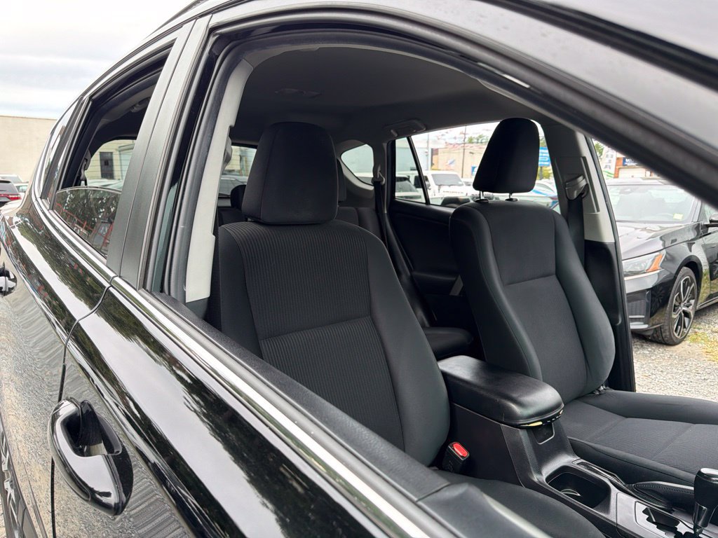 Used 2018 Toyota RAV4 LE w/ All Weather Liner Package AWD/4WD image 15