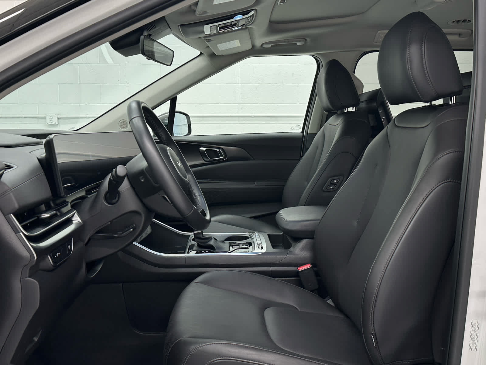 Used 2025 Kia Carnival SX FWD image 11