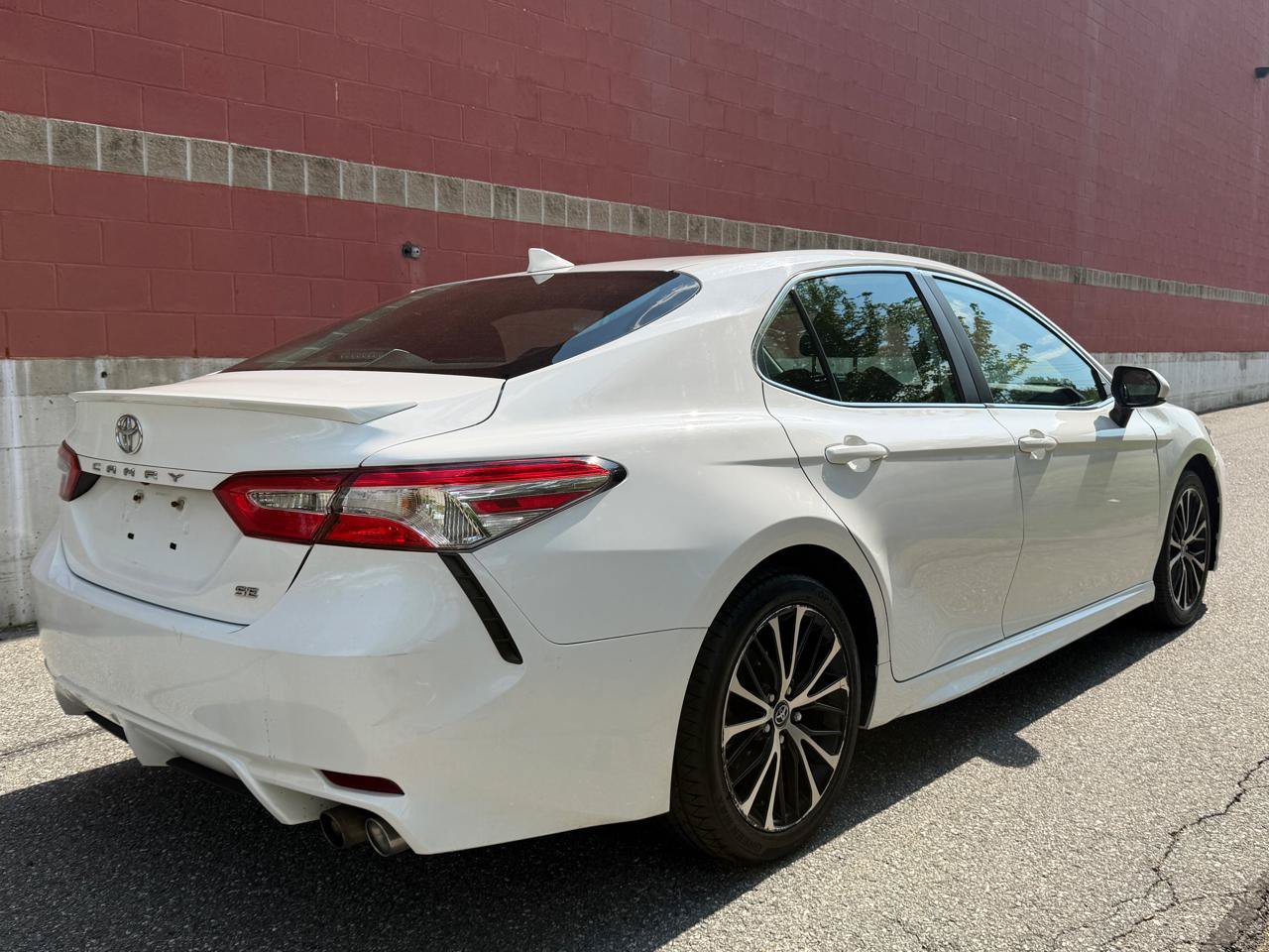Used 2020 Toyota Camry SE FWD image 6