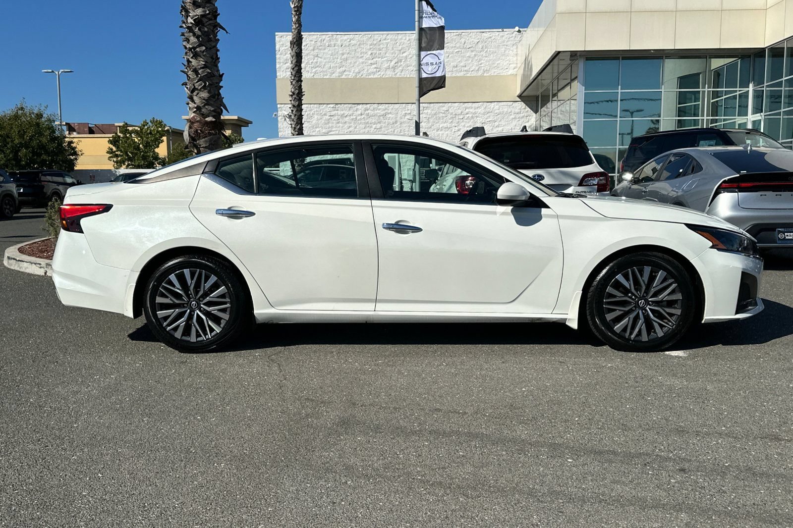 Certified 2023 Nissan Altima 2.5 SV FWD image 3
