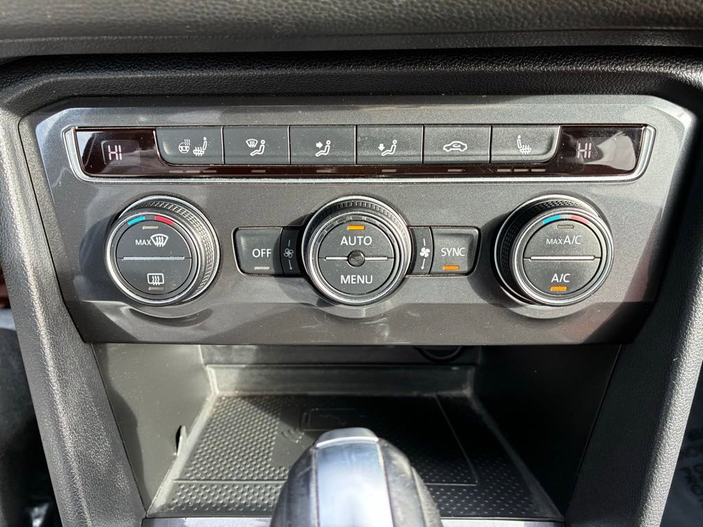 Used 2021 Volkswagen Tiguan SEL Premium R-Line image 32