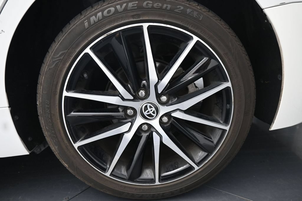 Used 2024 Toyota Camry SE w/ Cold Weather Package FWD image 15