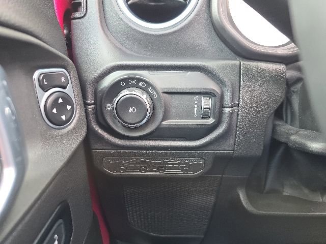 Used 2024 Jeep Wrangler Unlimited Sahara w/ Technology Group AWD/4WD image 24