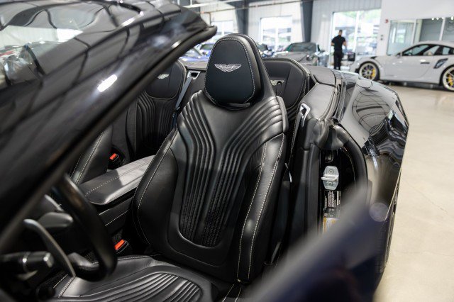 Used 2021 Aston Martin DB11 Volante image 25