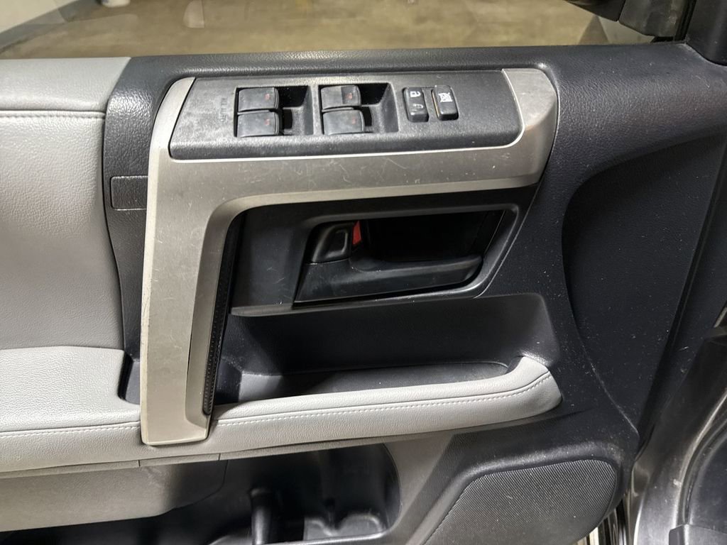 Used 2010 Toyota 4Runner SR5 AWD/4WD image 21
