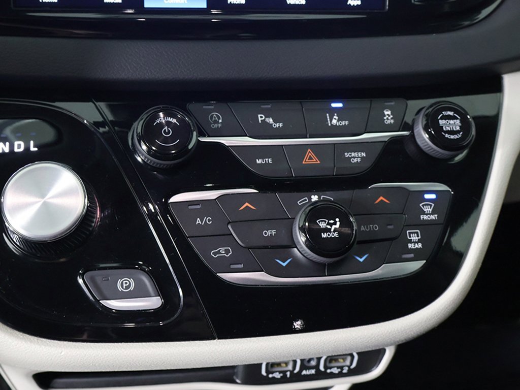 Used 2024 Chrysler Pacifica Touring-L image 45