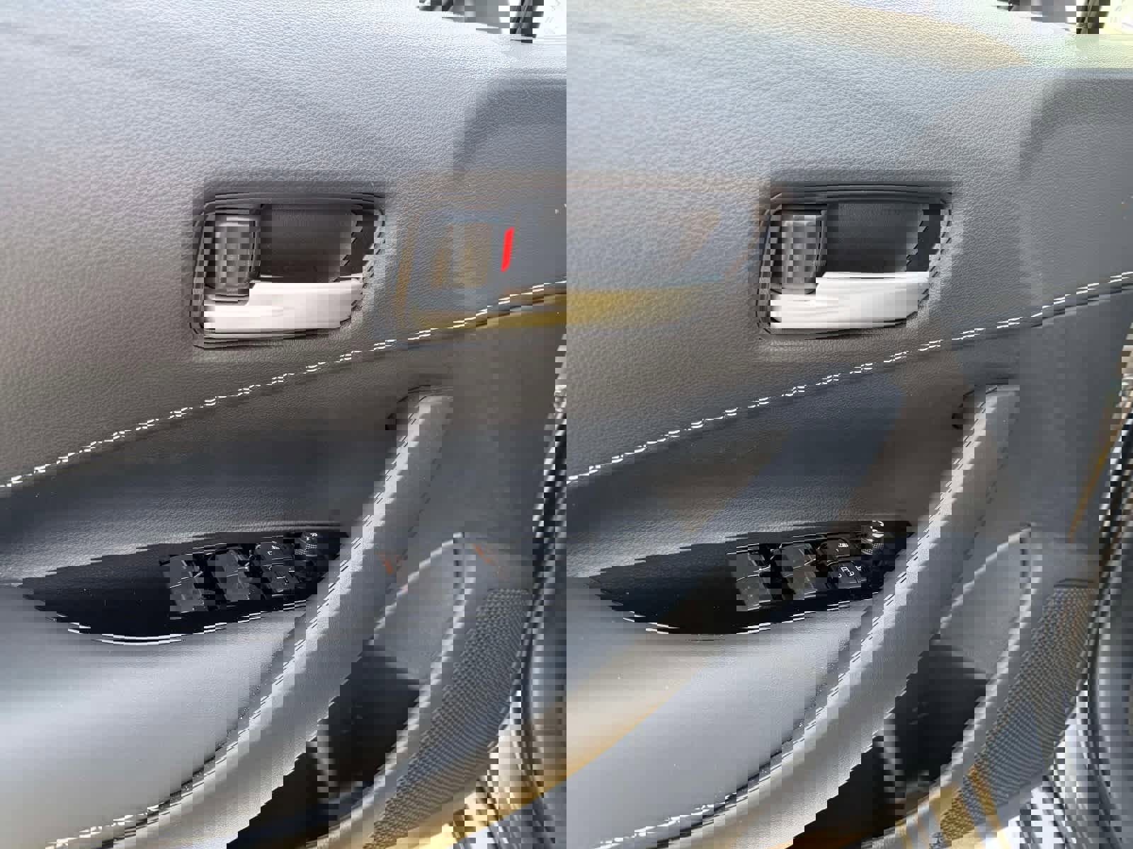 Used 2024 Toyota Corolla SE image 14