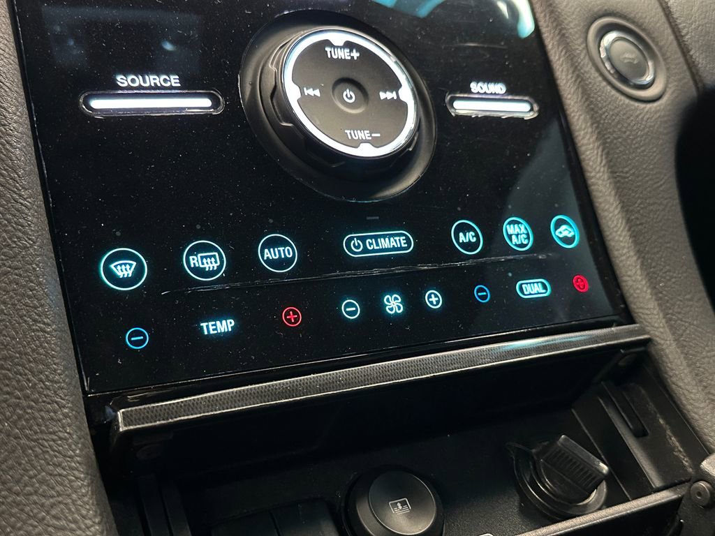 Used 2018 Ford Taurus Limited image 15