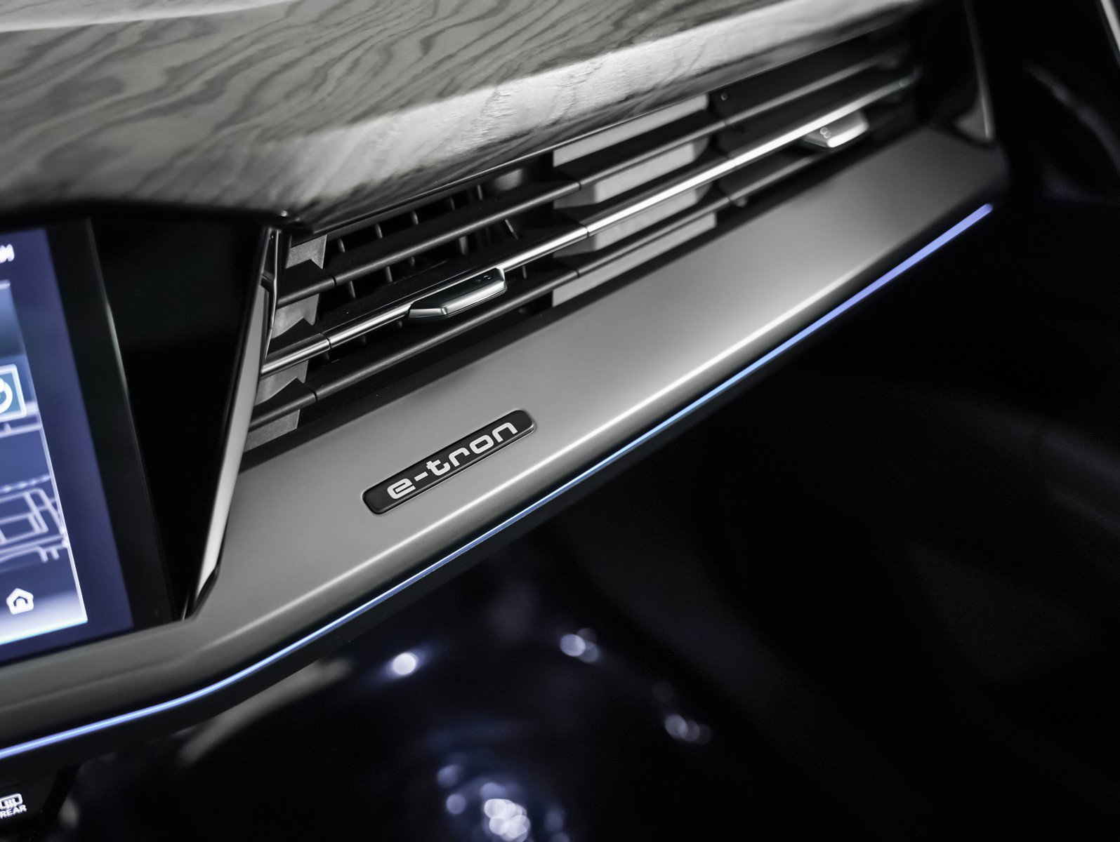 Certified 2024 Audi Q4 e-tron Premium Plus w/ Premium Plus image 21