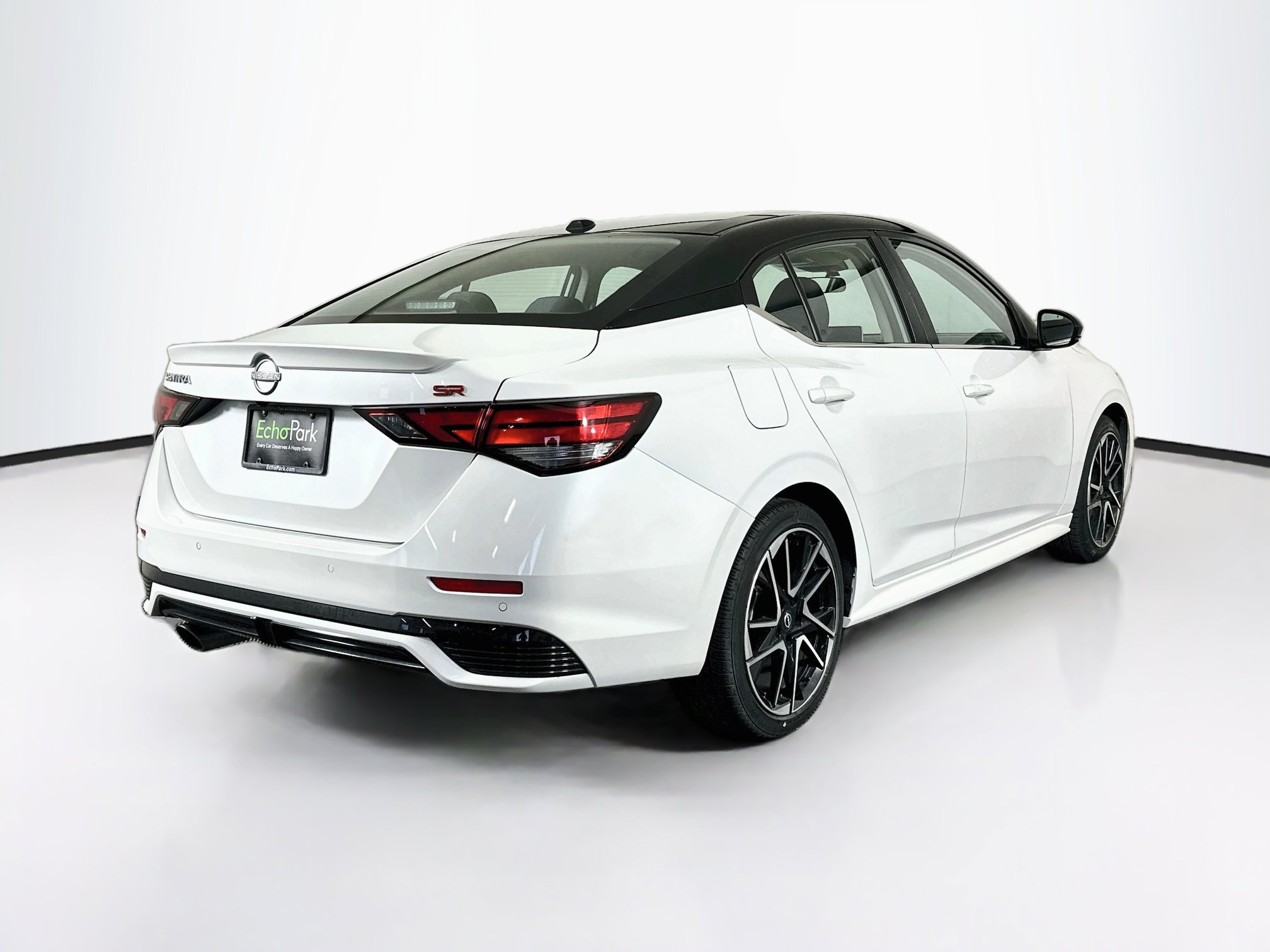 Used 2025 Nissan Sentra SR FWD image 9