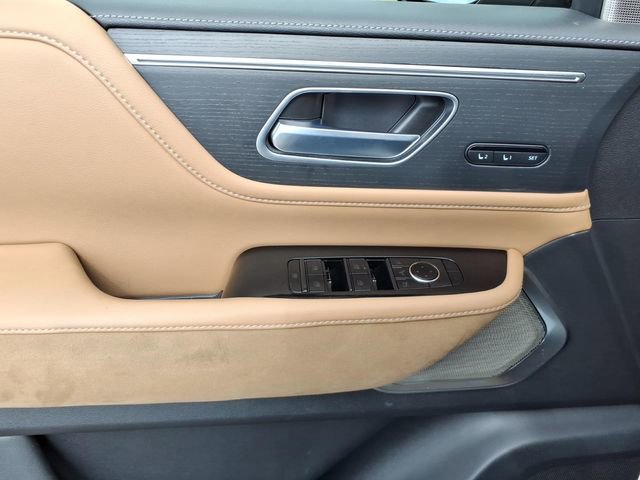 Used 2025 INFINITI QX80 Sensory image 3