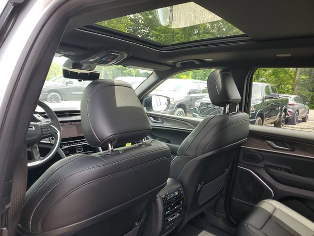 New 2026 Jeep Grand Cherokee L Limited w/ Luxury Tech Group II AWD/4WD image 12