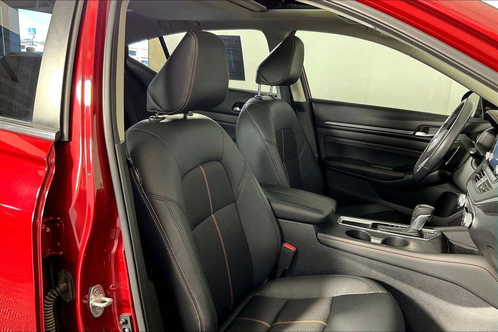 Used 2021 Nissan Altima 2.5 SR w/ SR Premium Package image 10