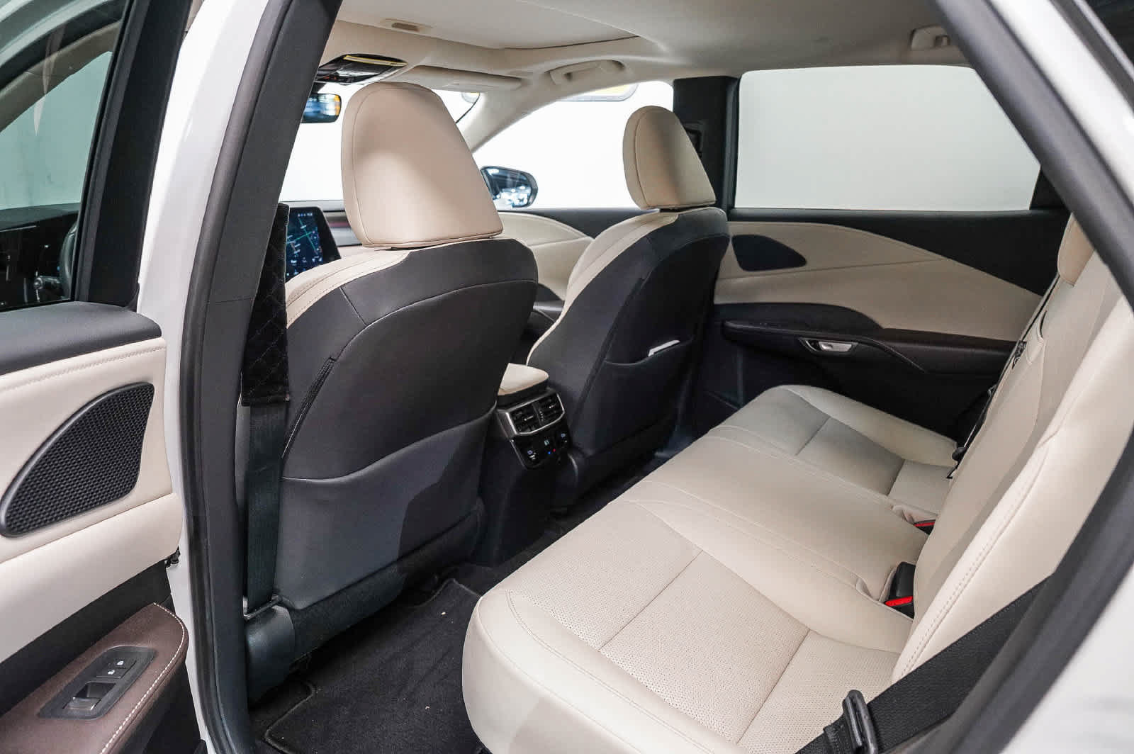 Used 2024 Lexus RX 350 Premium Plus w/ Accessory Package (Z1) FWD image 19