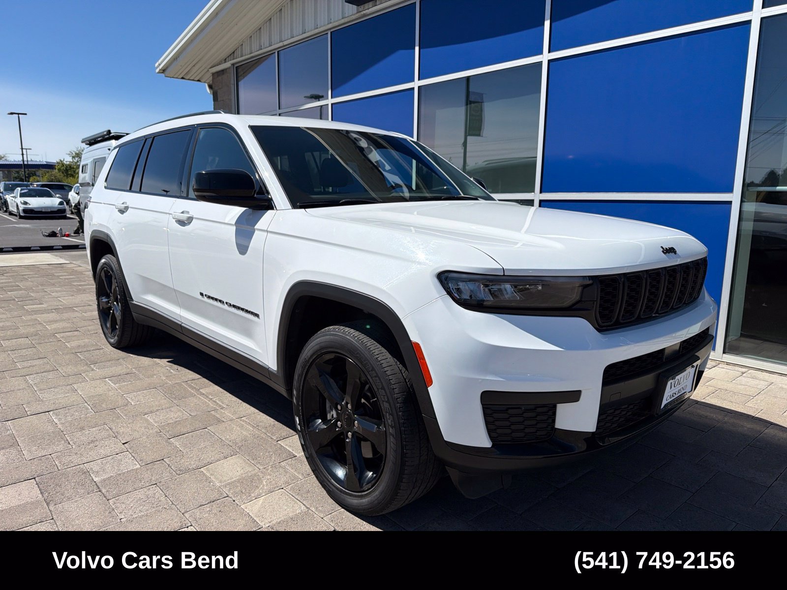 Used 2023 Jeep Grand Cherokee L Laredo AWD/4WD image 2