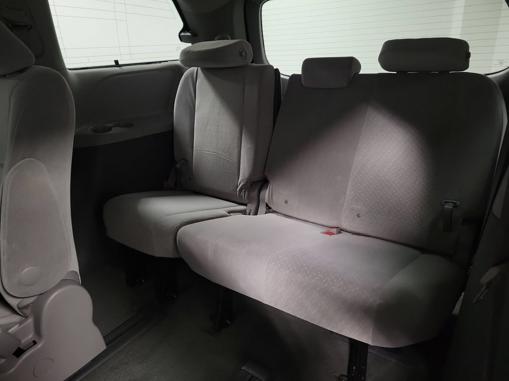 Used 2016 Toyota Sienna LE AWD/4WD image 28