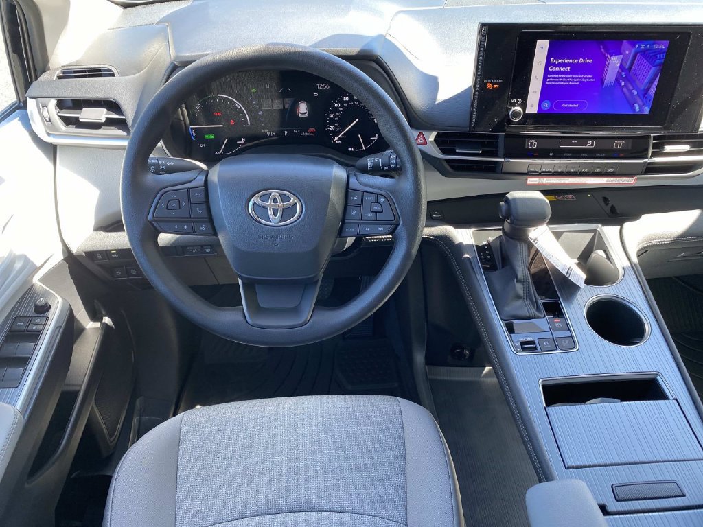 New 2026 Toyota Sienna LE FWD image 9