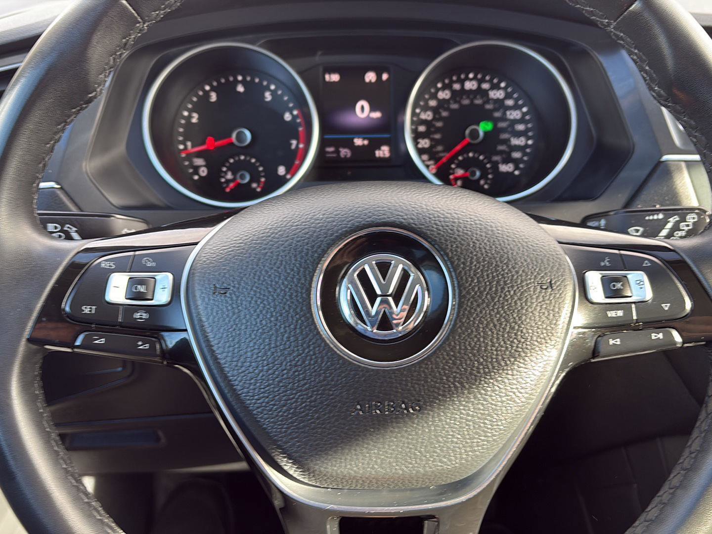 Used 2020 Volkswagen Tiguan SE image 24