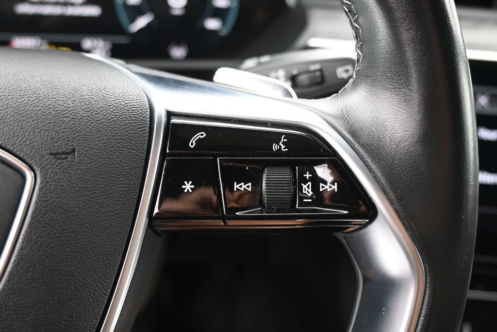 Used 2022 Audi e-tron Premium Plus w/ Premium Plus Package AWD/4WD image 22