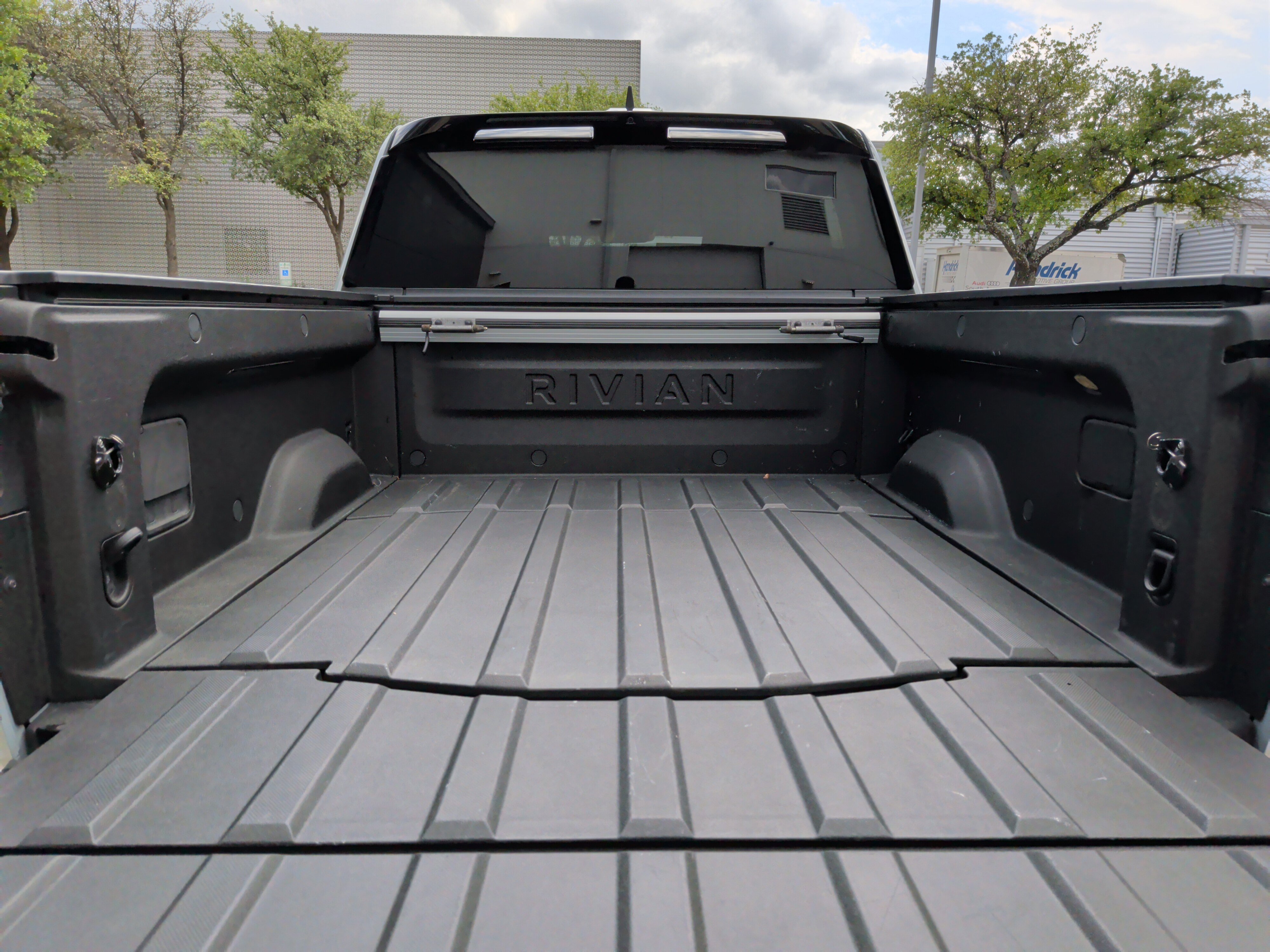 Used 2023 Rivian R1T Adventure image 36