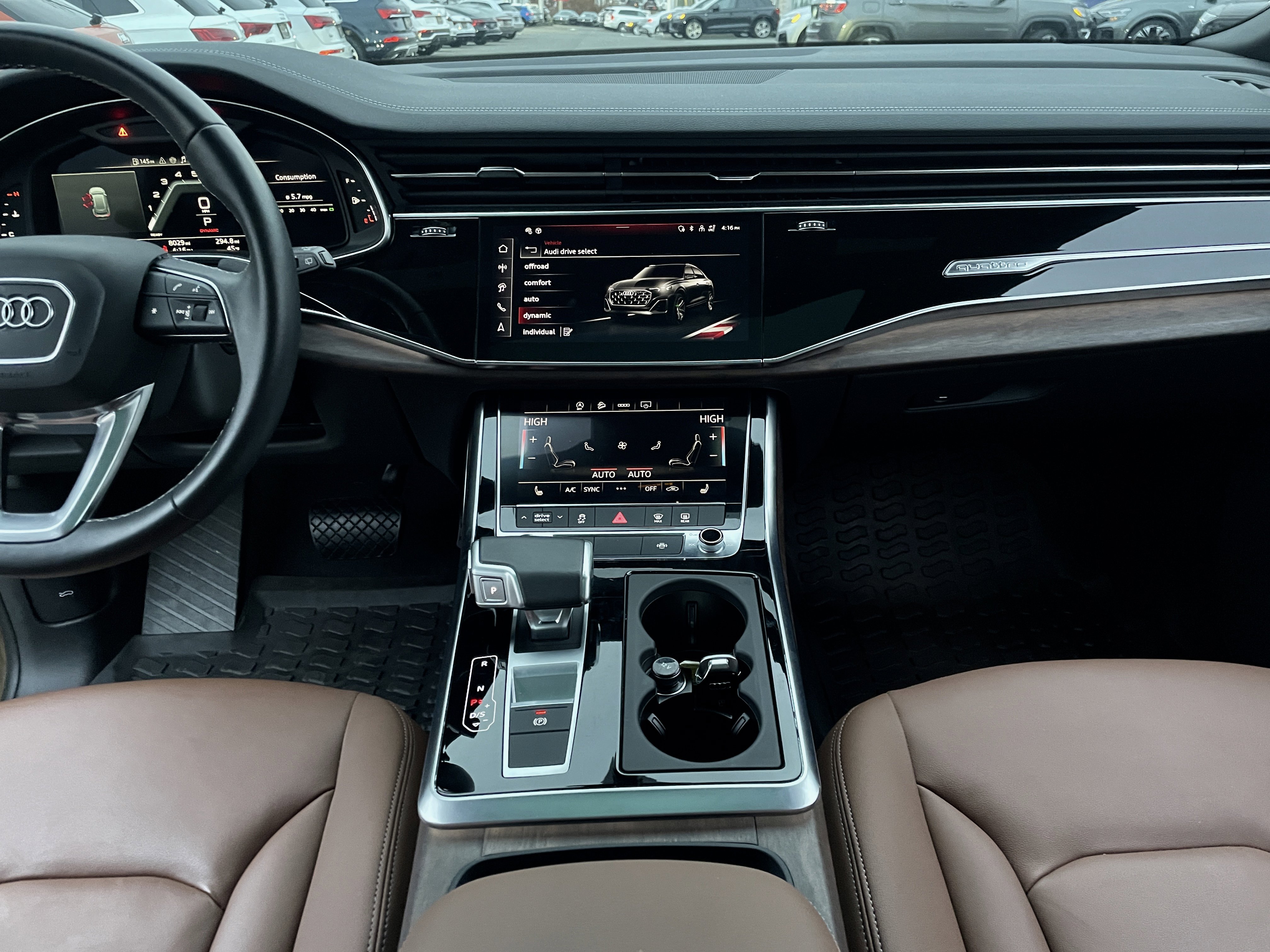 Certified 2025 Audi Q8 Premium image 9