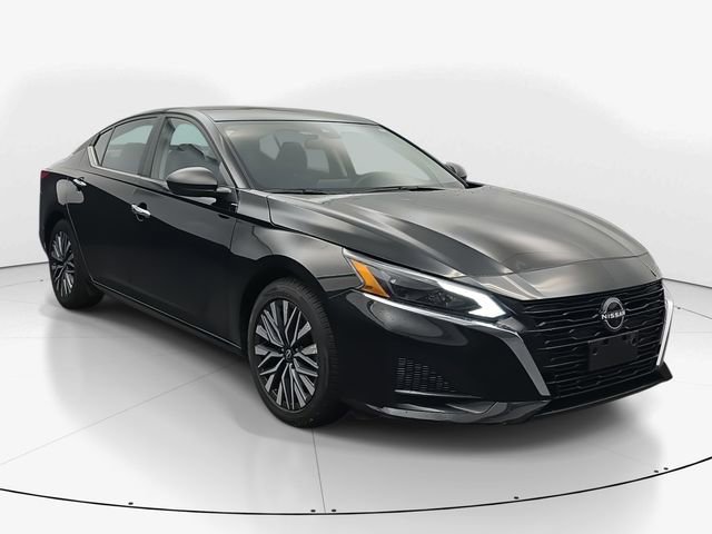 Used 2024 Nissan Altima 2.5 SV image 2