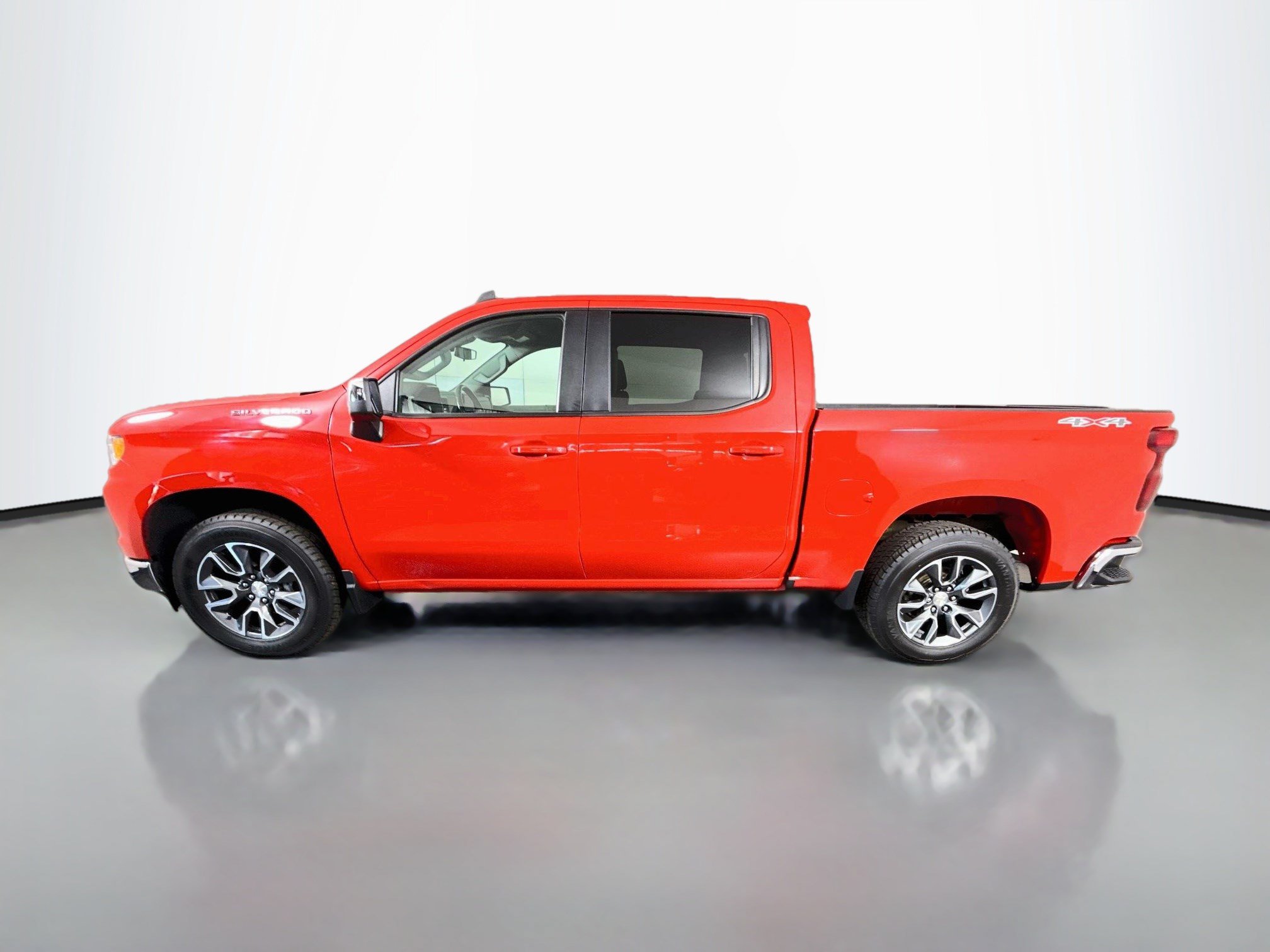 Used 2022 Chevrolet Silverado 1500 LT AWD/4WD image 6