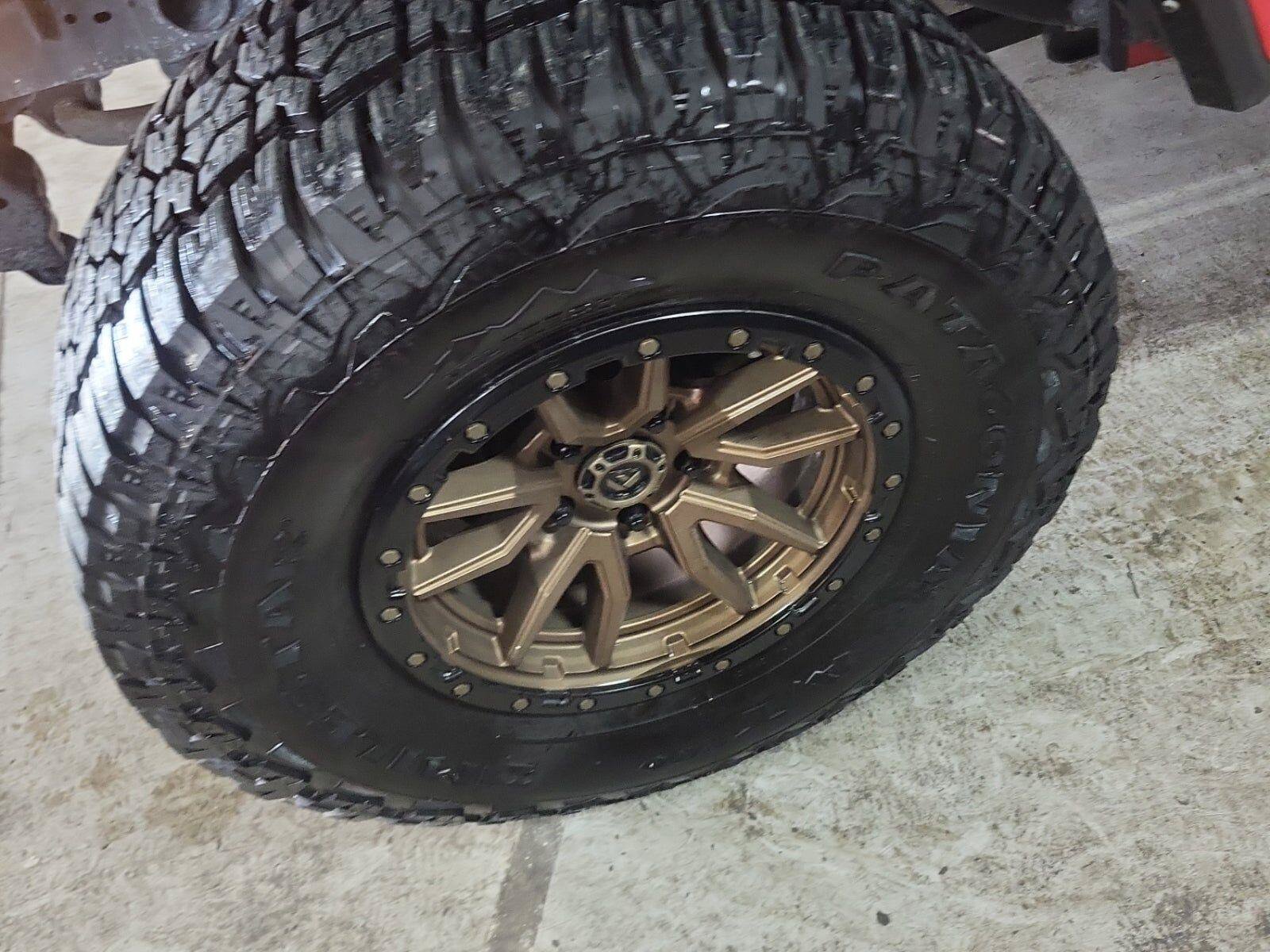 Used 2024 Jeep Gladiator Sport AWD/4WD image 16