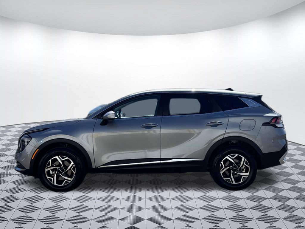 Used 2025 Kia Sportage LX AWD/4WD image 4