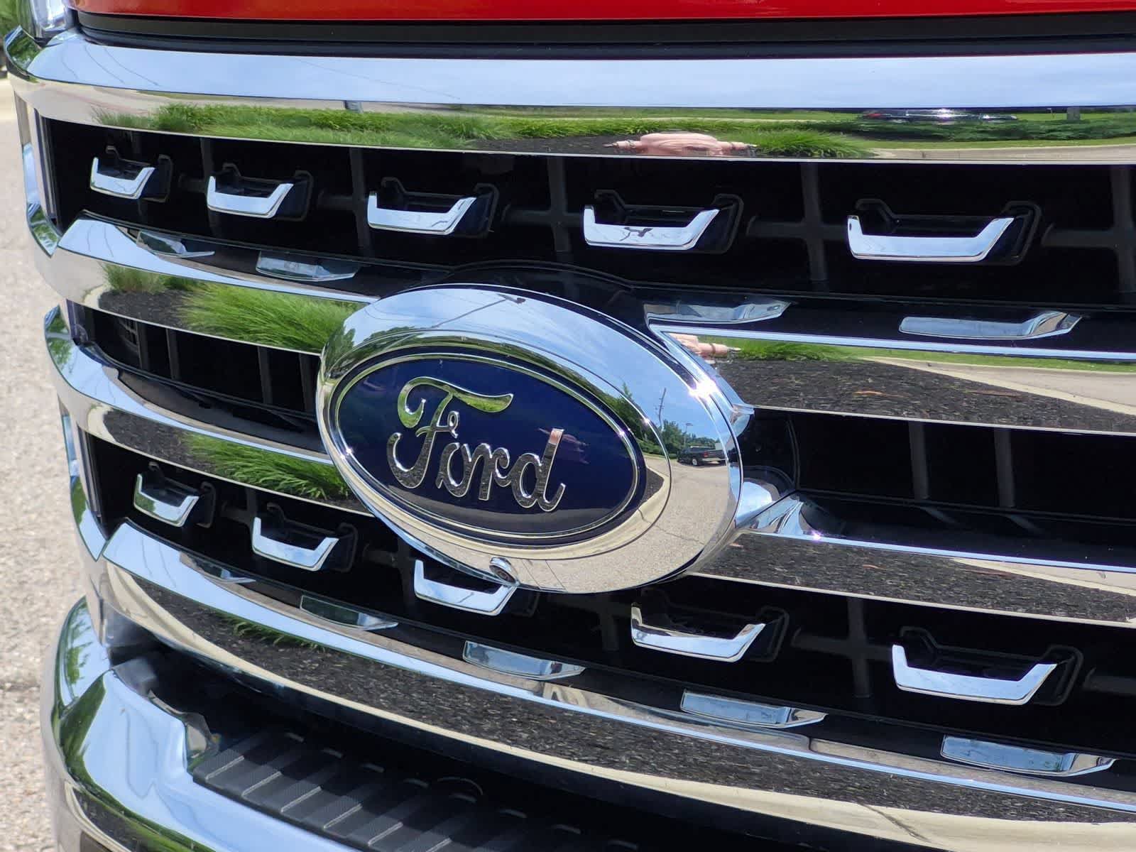Used 2023 Ford F350 Lariat w/ Lariat Ultimate Package AWD/4WD image 12