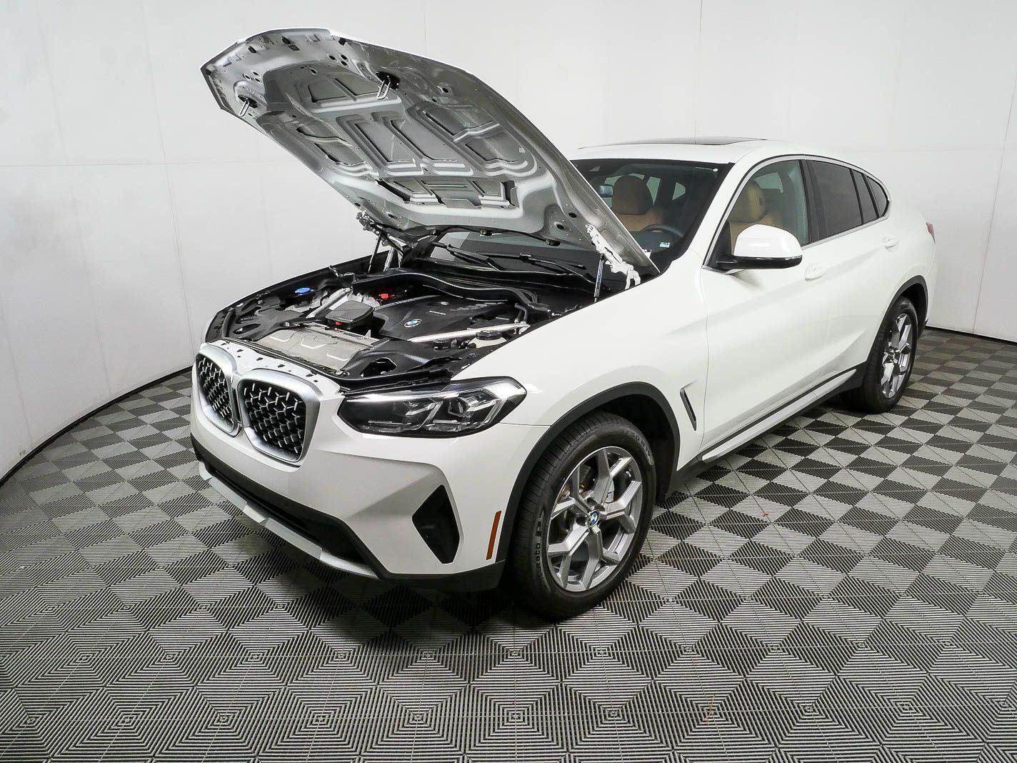 Used 2025 BMW X4 xDrive30i AWD/4WD image 34
