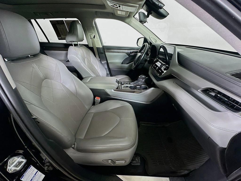 Used 2022 Toyota Highlander Platinum image 11