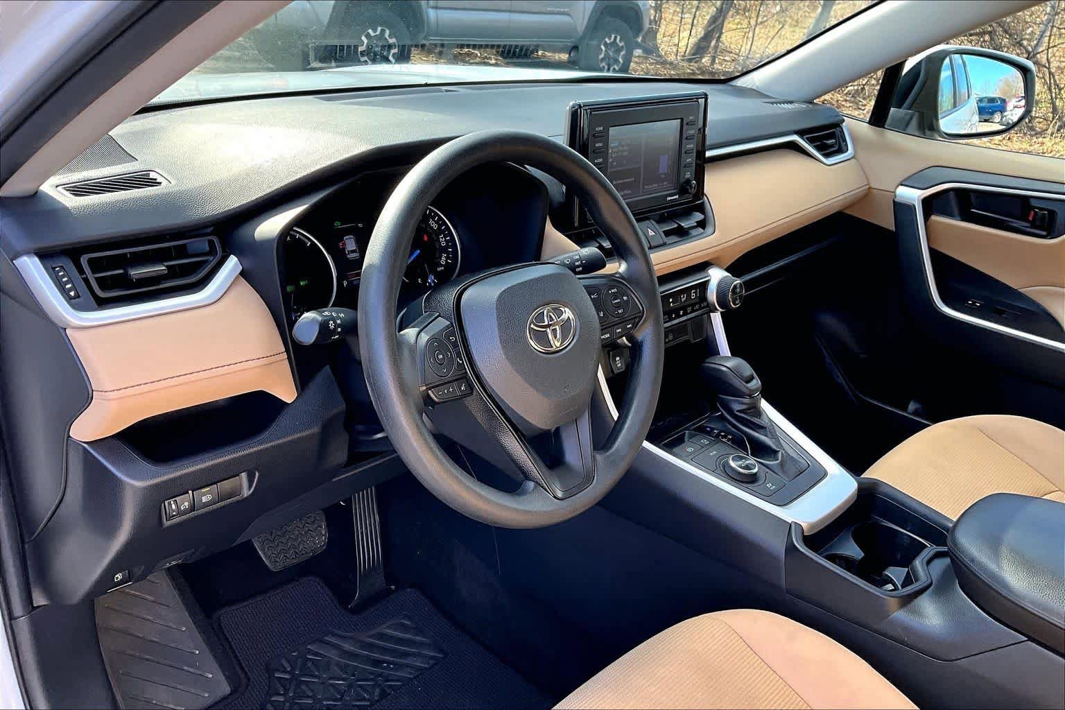 Certified 2021 Toyota RAV4 LE w/ Carpet Mat Package (TMS) AWD/4WD image 16