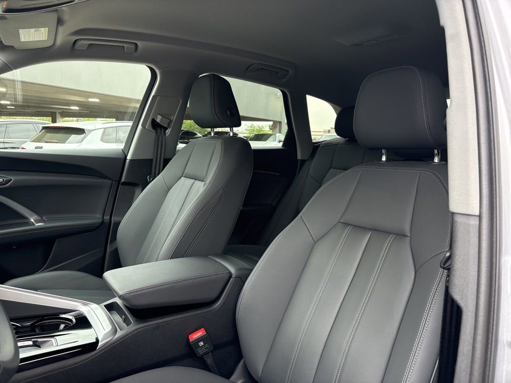 Used 2025 Audi Q5 Premium w/ Convenience Package image 13