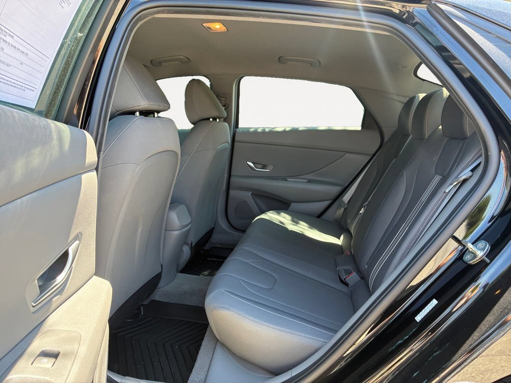 Used 2023 Hyundai Elantra SEL w/ Convenience Package FWD image 13