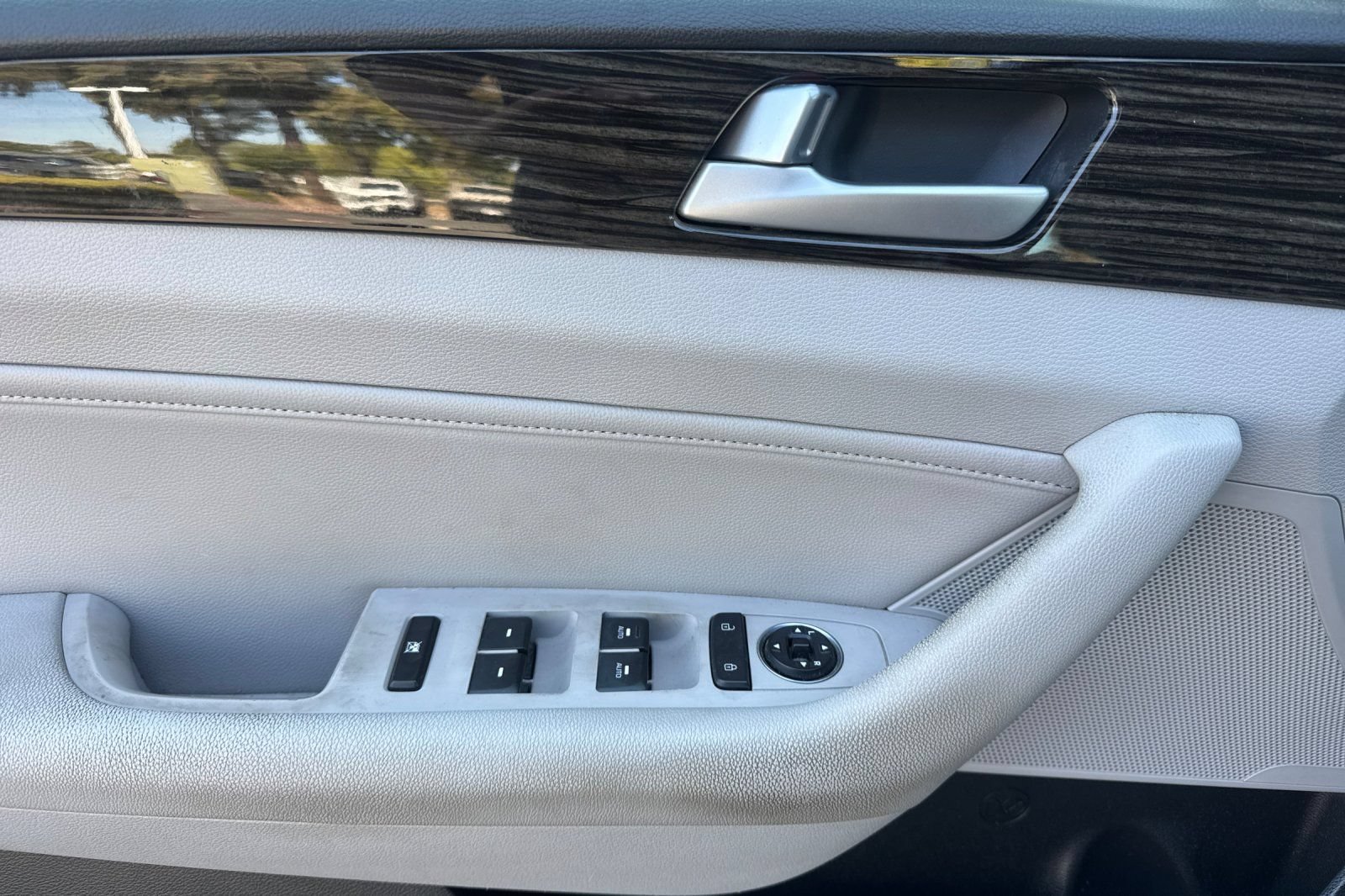 Used 2016 Hyundai Sonata Limited FWD image 12