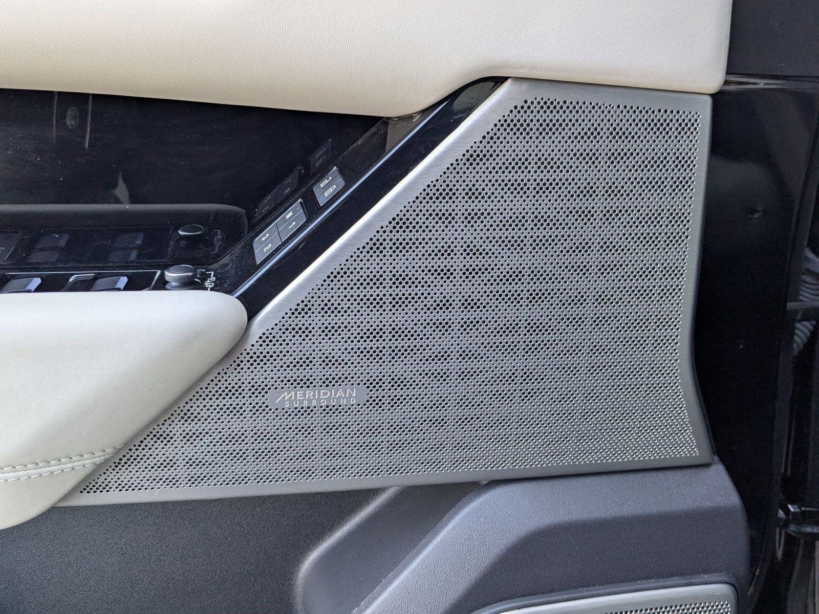 Used 2023 Land Rover Range Rover Velar HST image 14