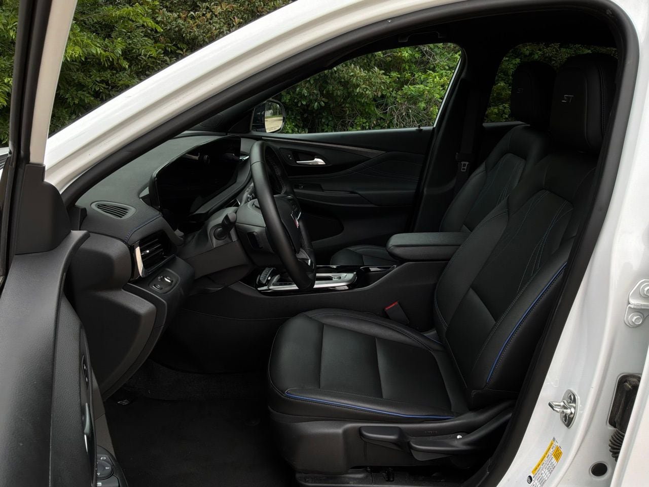 Used 2025 Buick Envista Sport Touring FWD image 10
