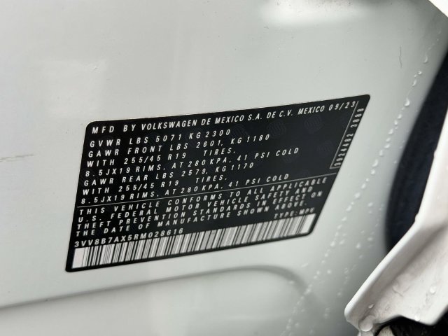 Used 2024 Volkswagen Tiguan SE R-Line AWD/4WD image 19