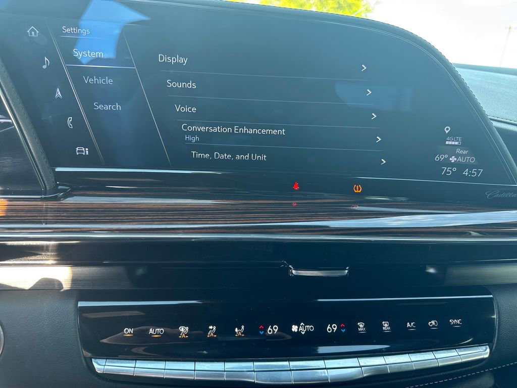 Used 2024 Cadillac Escalade Premium Luxury AWD/4WD image 19