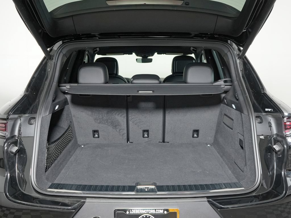 Certified 2024 Porsche Cayenne AWD/4WD image 44