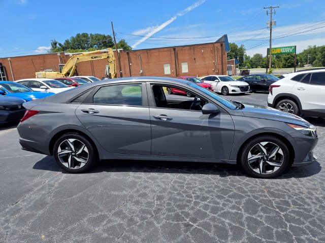 Used 2023 Hyundai Elantra SEL w/ Convenience Package FWD image 9