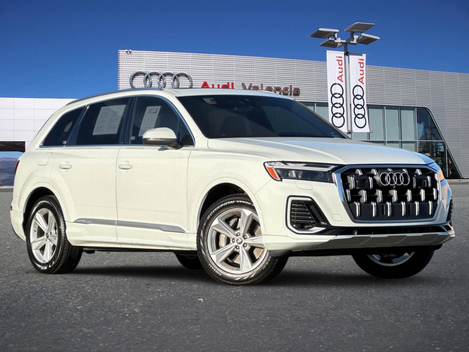 Certified 2025 Audi Q7 2.0T Premium image 1